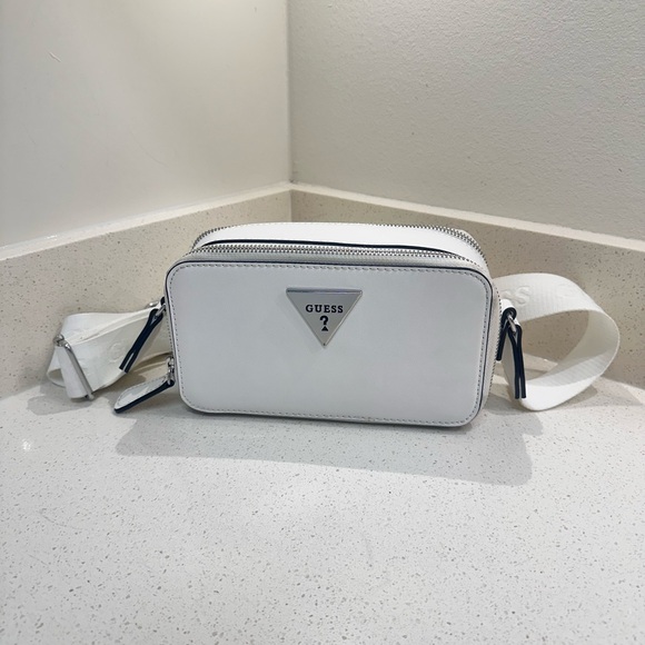 GUESS white crossbody camera purse - Picture 2 of 9